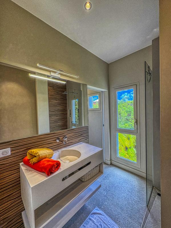 29.Location villa piscine vue mer Saint François Guadeloupe_Chambre 2_ 29.Location villa piscine vue mer Saint François Guadeloupe_Chambre 2_